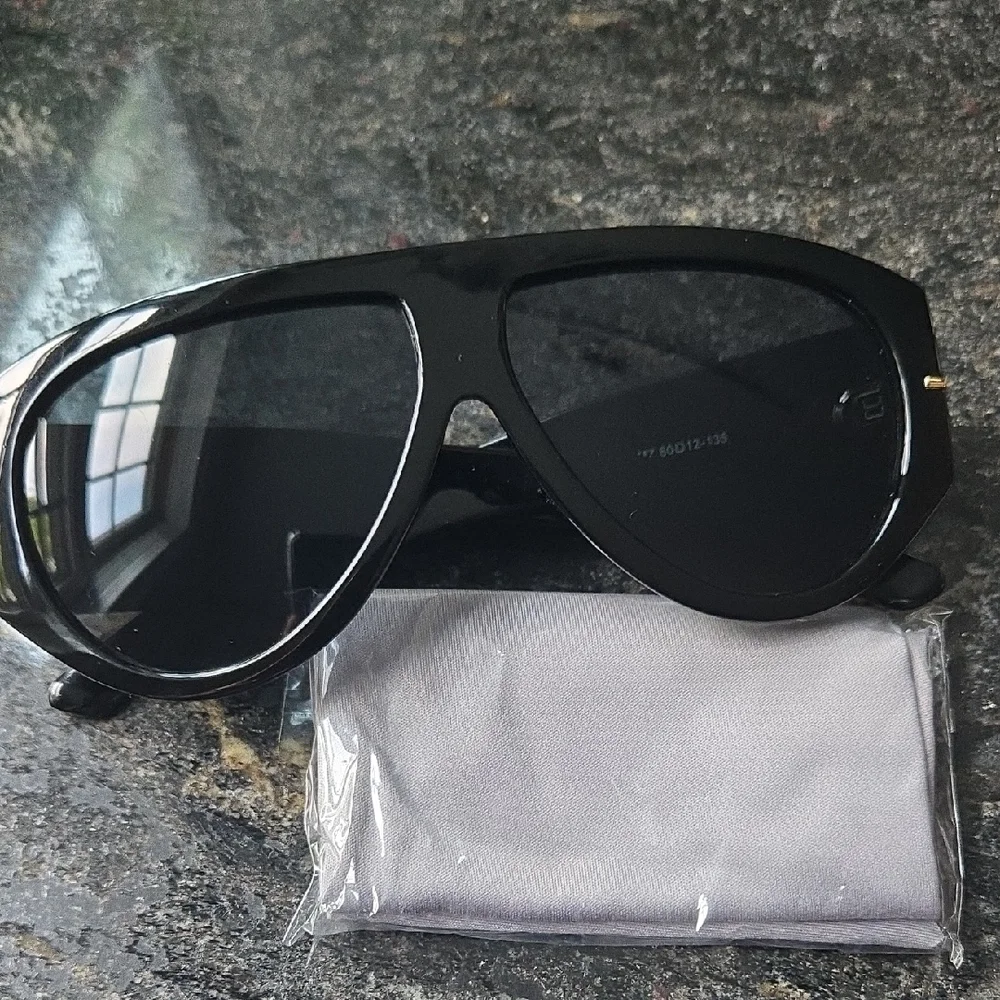 N/A chic black